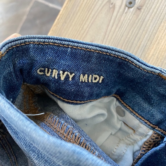 AE Dream Curvy Denim Midi Short - Picture 7 of 7